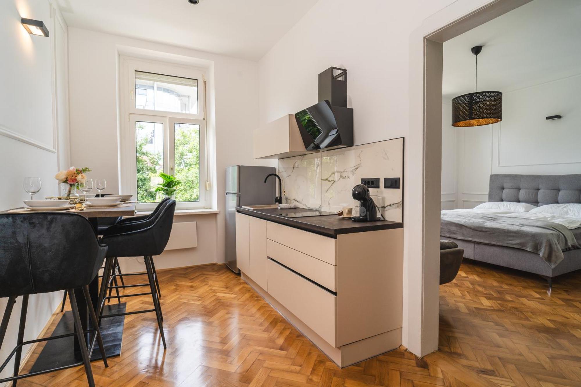 Hl Apartments Maribor Buitenkant foto
